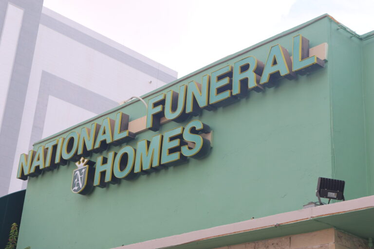 Apoyo emocional en el proceso funerario: recursos y acompañamiento profesional