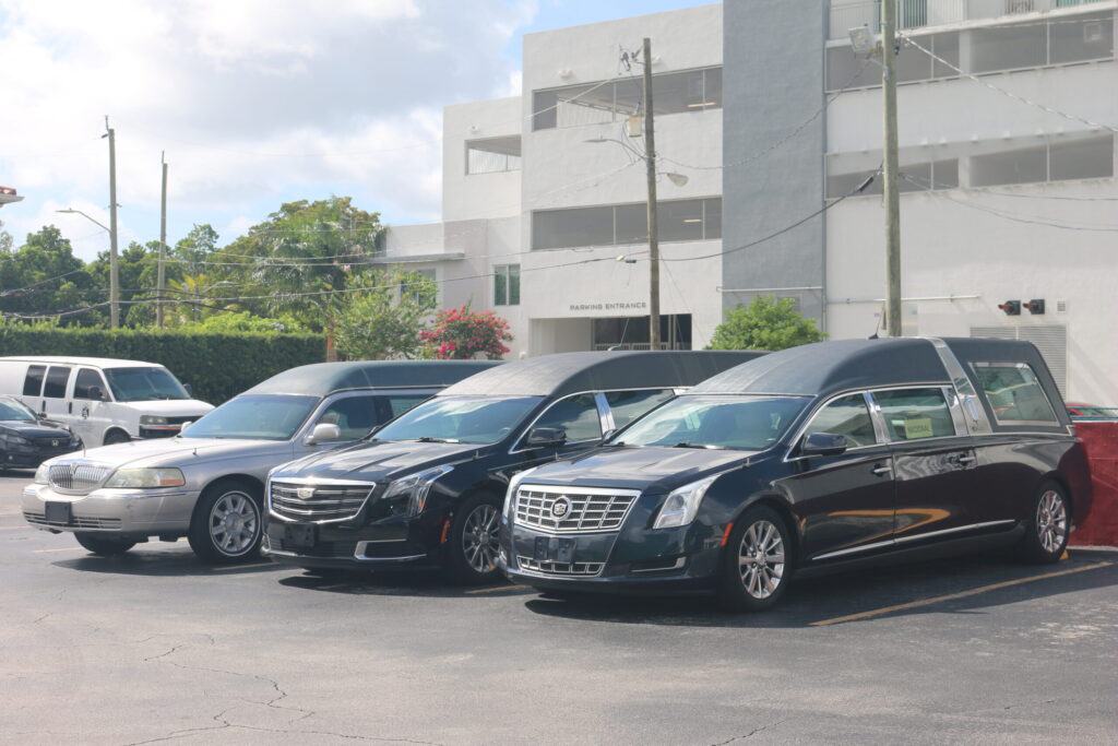 Gestión de requisitos legales National Funeral Homes apoya a las familias en trámites legales como certificados de defunción, permisos de entierro y autorizaciones de cremación. Asesoría experta Su...